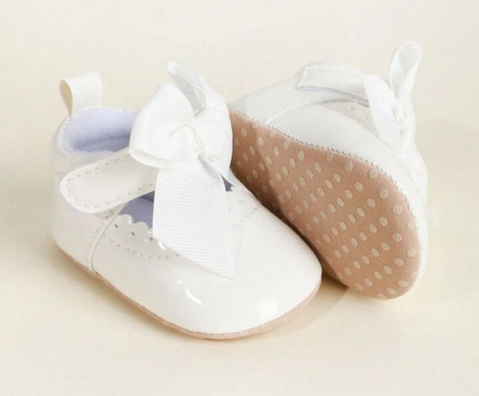 Girls soft bottom bow shoes