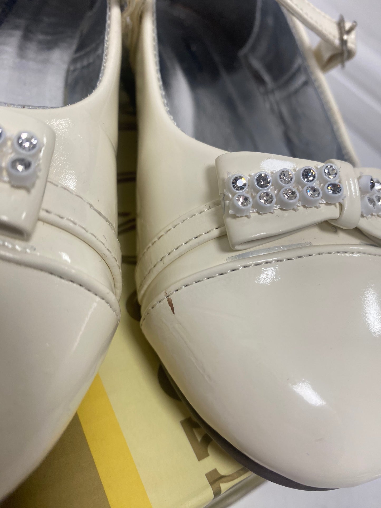 Cream occasion shoes with bow size 12(30)