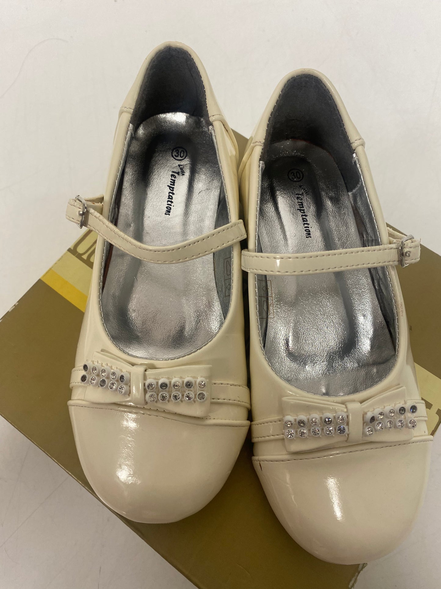 Cream occasion shoes with bow size 12(30)